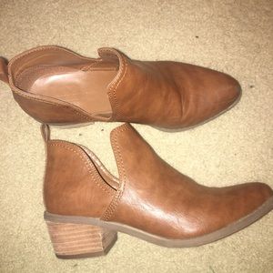 American Eagle ankle boots size 9